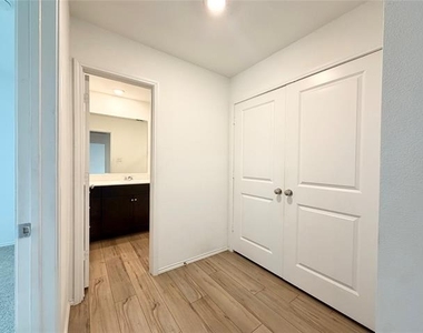 5903 Nyquist Way - Photo Thumbnail 10