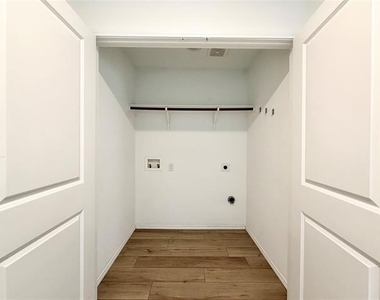 5903 Nyquist Way - Photo Thumbnail 11