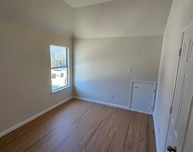 5236 Hilcroft Road - Photo Thumbnail 14