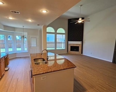 5236 Hilcroft Road - Photo Thumbnail 9