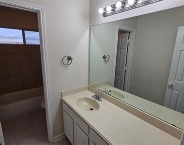 5236 Hilcroft Road - Photo Thumbnail 11