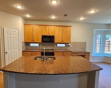 5236 Hilcroft Road - Photo Thumbnail 10