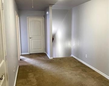906 Parkplace Ridge - Photo Thumbnail 4
