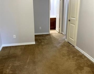 906 Parkplace Ridge - Photo Thumbnail 5