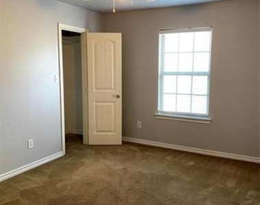 906 Parkplace Ridge - Photo Thumbnail 6