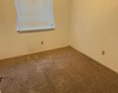 500 Island Court - Photo Thumbnail 17