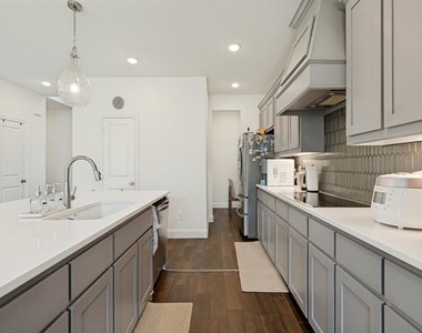 7117 Talon Drive - Photo Thumbnail 5