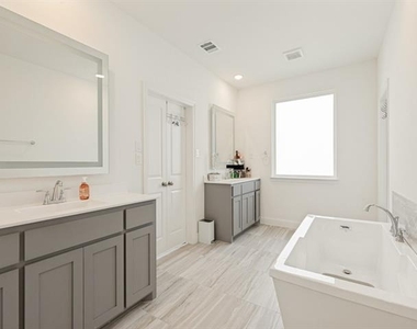 7117 Talon Drive - Photo Thumbnail 9
