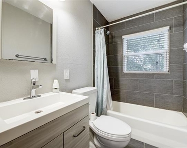 802 E Dallas Street - Photo Thumbnail 13