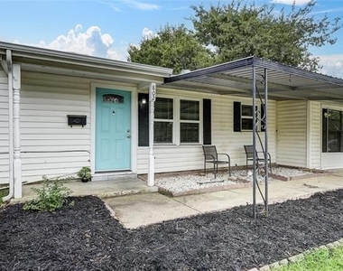 802 E Dallas Street - Photo Thumbnail 1