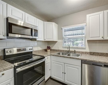 802 E Dallas Street - Photo Thumbnail 4