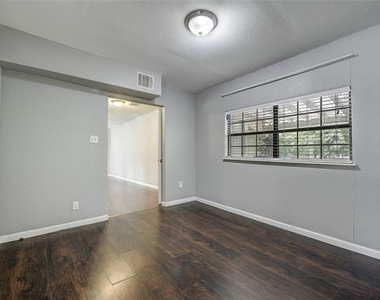 802 E Dallas Street - Photo Thumbnail 20