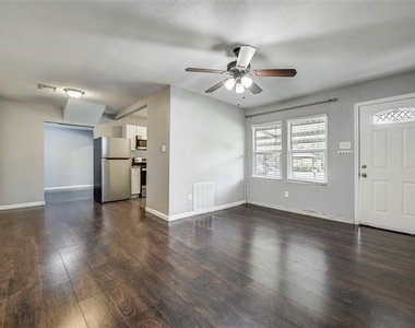 802 E Dallas Street - Photo Thumbnail 6