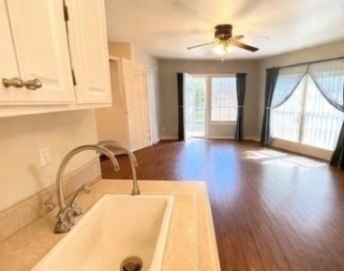1825 Glenway Drive - Photo Thumbnail 4