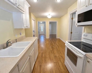 1825 Glenway Drive - Photo Thumbnail 5