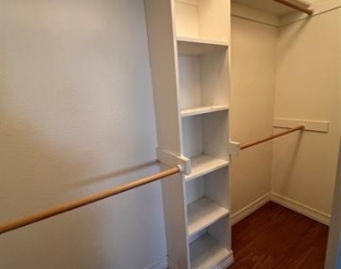 1825 Glenway Drive - Photo Thumbnail 12