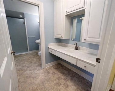 1825 Glenway Drive - Photo Thumbnail 8
