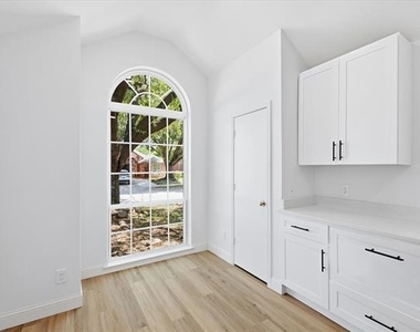 8812 Sabinas Trail - Photo Thumbnail 5