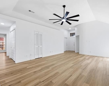 8812 Sabinas Trail - Photo Thumbnail 3