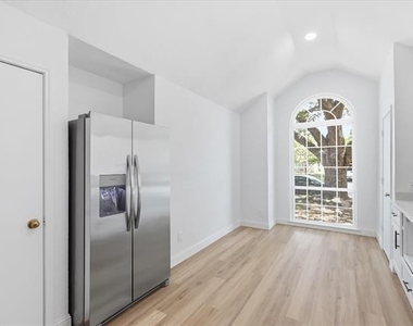 8812 Sabinas Trail - Photo Thumbnail 9