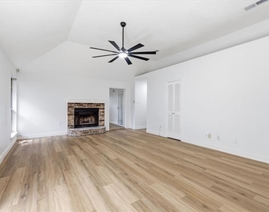 8812 Sabinas Trail - Photo Thumbnail 6