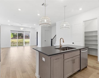 1264 Daybreak Drive - Photo Thumbnail 7