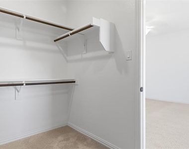 1264 Daybreak Drive - Photo Thumbnail 14