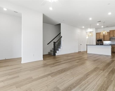 1264 Daybreak Drive - Photo Thumbnail 4