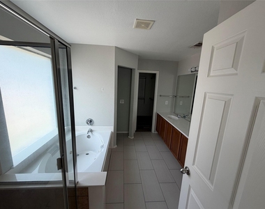 912 Tabasco Trail - Photo Thumbnail 10
