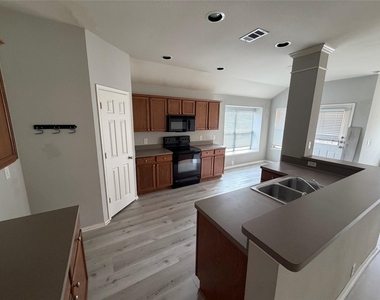 912 Tabasco Trail - Photo Thumbnail 6