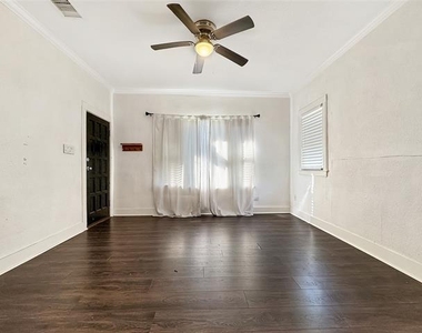 2847 Metropolitan Avenue - Photo Thumbnail 3