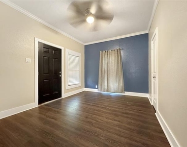 2847 Metropolitan Avenue - Photo Thumbnail 6