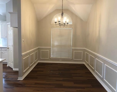 1406 Oxford Drive - Photo Thumbnail 3