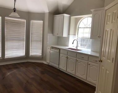 1406 Oxford Drive - Photo Thumbnail 2