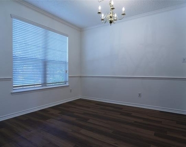 2032 Fox Glen Drive - Photo Thumbnail 2