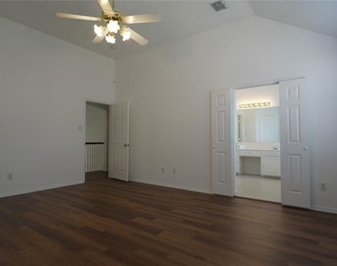 2032 Fox Glen Drive - Photo Thumbnail 13