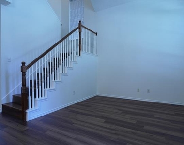 2032 Fox Glen Drive - Photo Thumbnail 3