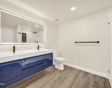 9820 N Central Avenue - Photo Thumbnail 17
