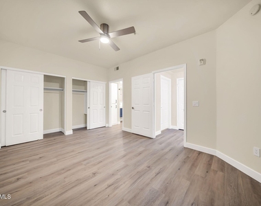 9820 N Central Avenue - Photo Thumbnail 14