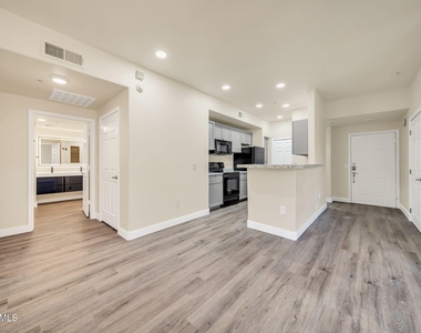 9820 N Central Avenue - Photo Thumbnail 10