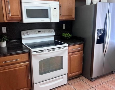 167 Riviera Circle - Photo Thumbnail 4