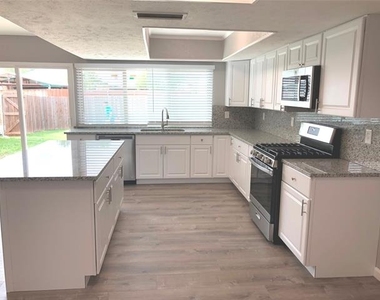 4729 Nash Drive - Photo Thumbnail 7