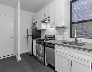 East 81st Street - Photo Thumbnail 1