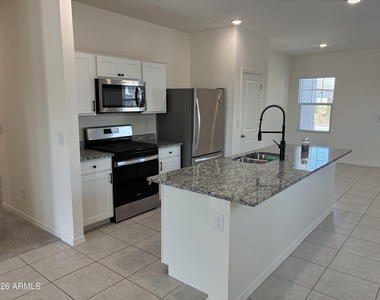 20109 W Palo Verde Drive - Photo Thumbnail 5