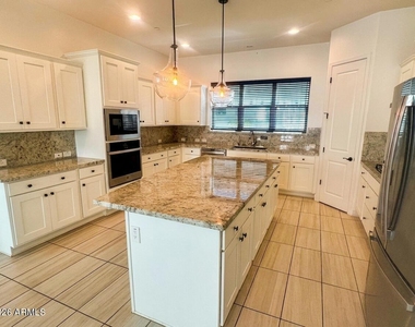 20726 W Colter Street - Photo Thumbnail 8