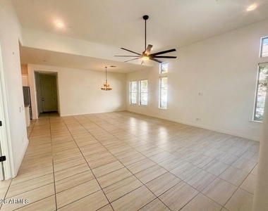 20726 W Colter Street - Photo Thumbnail 9