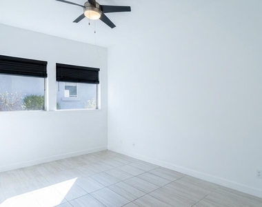 20726 W Colter Street - Photo Thumbnail 15
