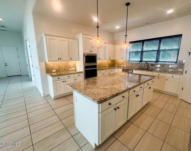 20726 W Colter Street - Photo Thumbnail 4