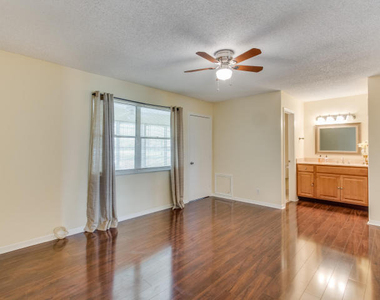 797 North Drive - Photo Thumbnail 9