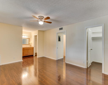797 North Drive - Photo Thumbnail 7